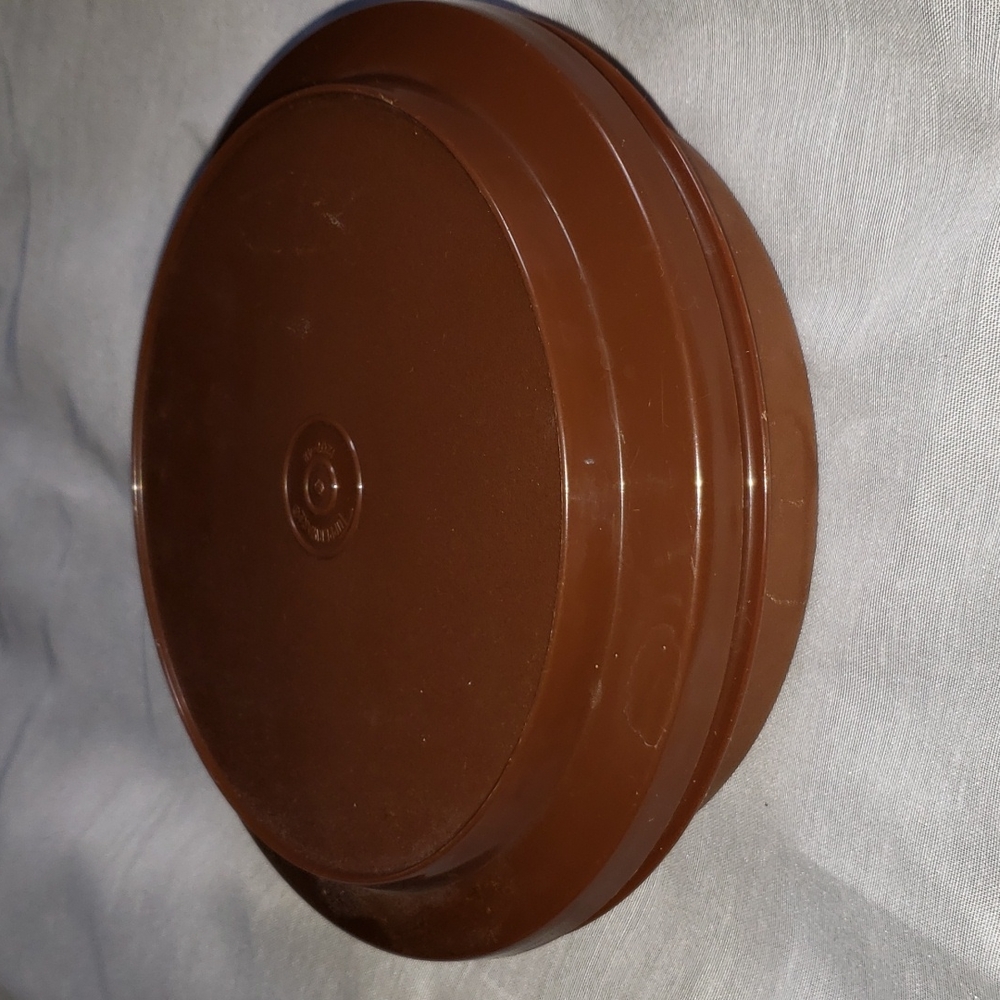 Vintage Tupperware Brown 7" Round - Picture 8 of 8